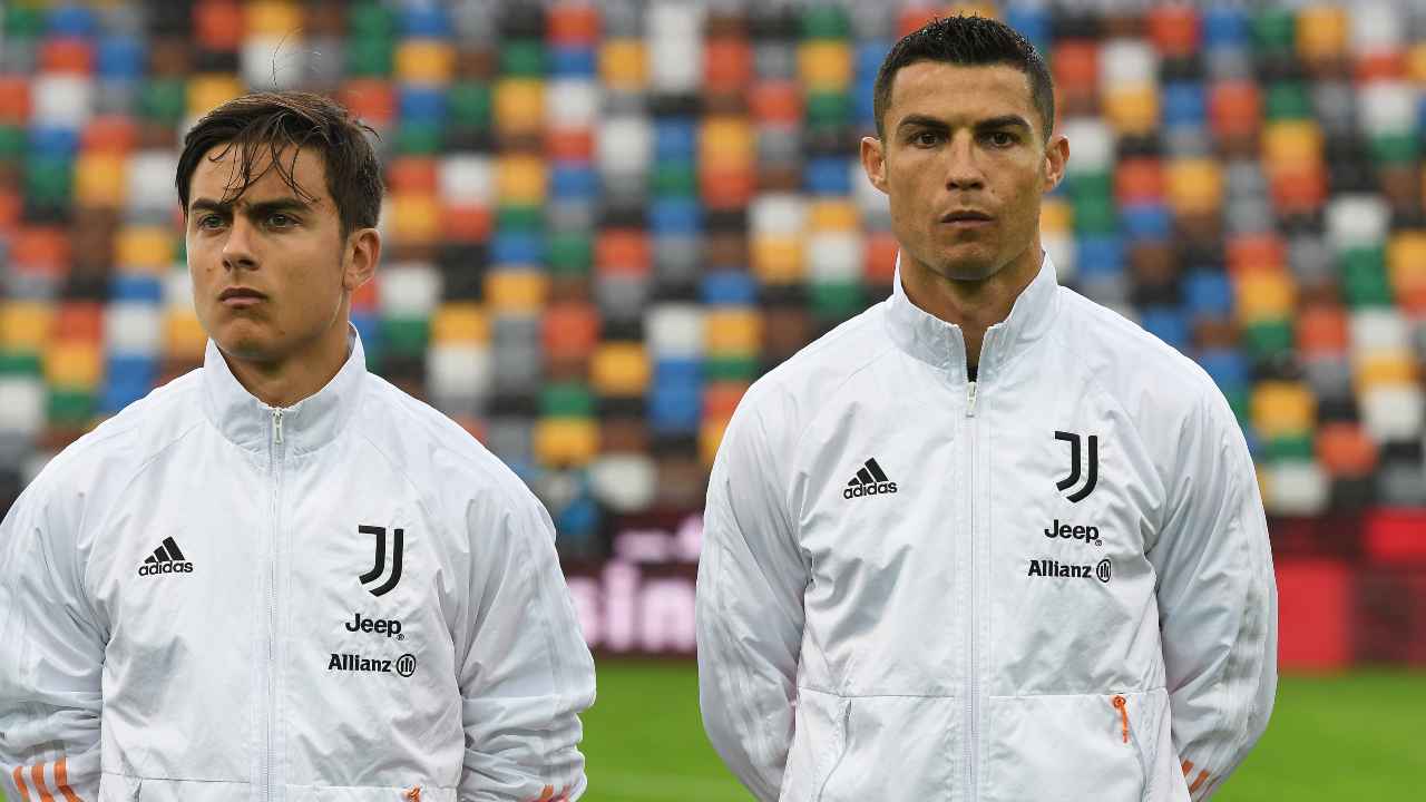 Paulo Dybala e Cristiano Ronaldo con la tuta della Juventus