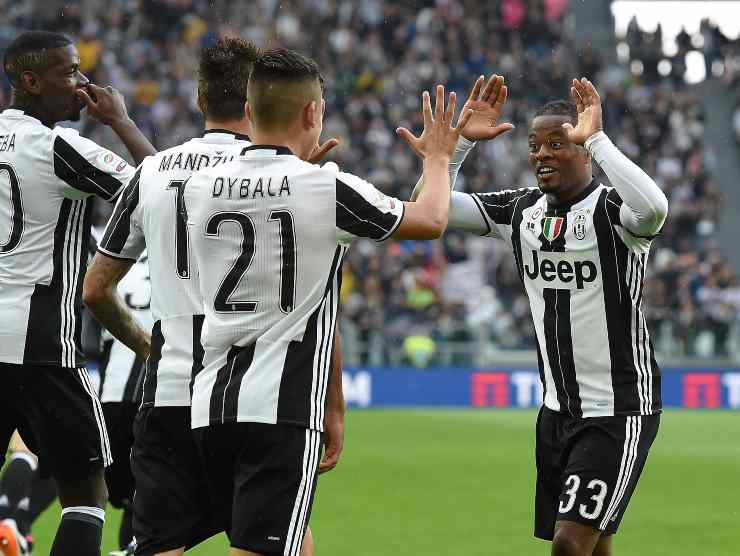 Dybala Evra Juventus