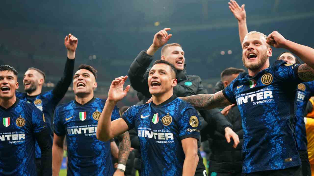Inter festeggia Supercoppa - foto LaPresse