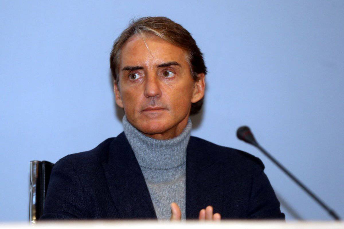 Roberto Mancini, la vignetta negazionista contro il Covid: le scuse del ct