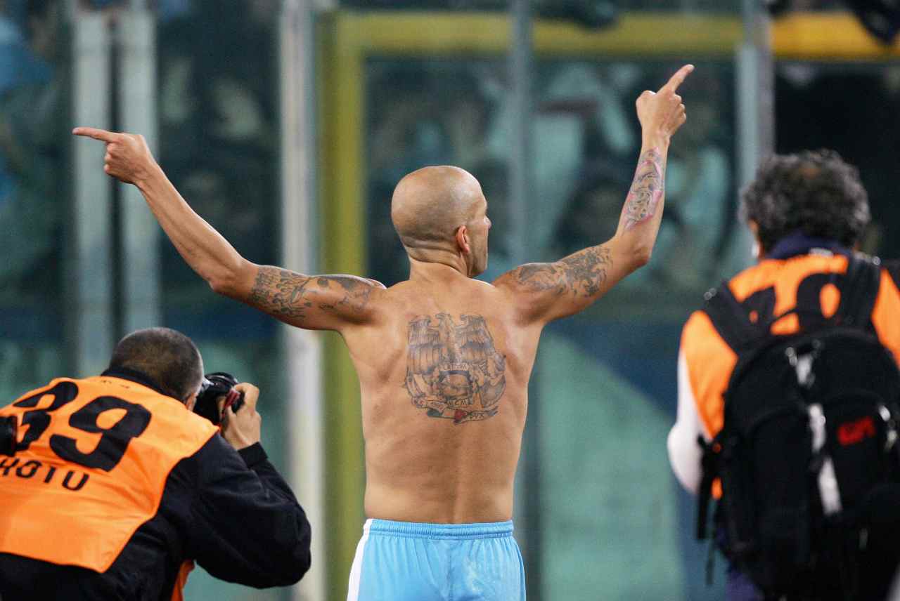 Lazio-Roma, Di Canio sotto la Curva Sud