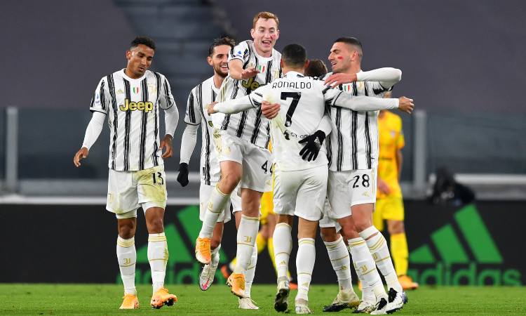 Esultanza dei juventini con Kulusevski in mezzo al gruppo - Getty images