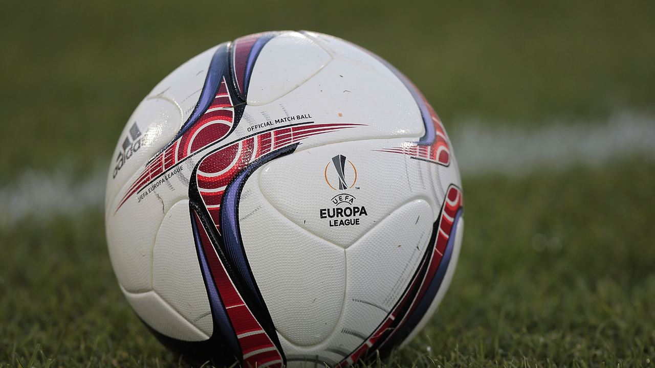 Il pallone ufficiale dell'Europa League (Getty images)