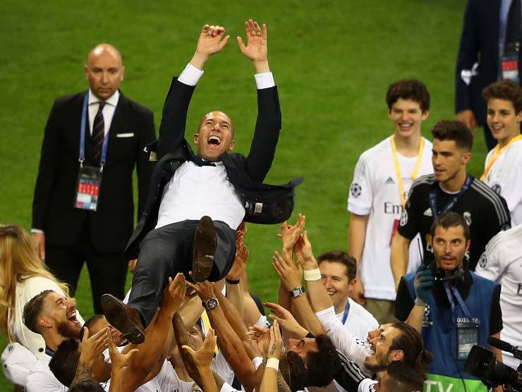 Zidane preso in trionfo - Getty images