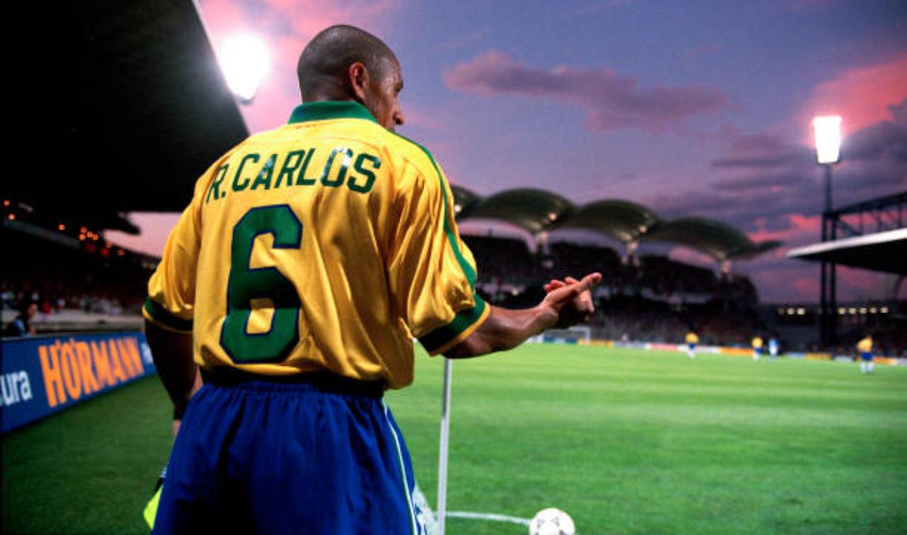 Roberto Carlos calcio d'angolo