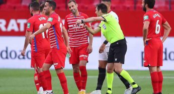 Siviglia Granada, l’arbitro fischia la fine ma richiama tutti in campo- VIDEO