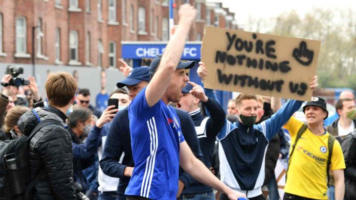 Tifosi Chelsea furiosi contro la Superlega tifosi superlega