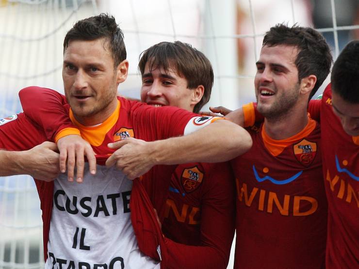 Totti annuncio social Roma