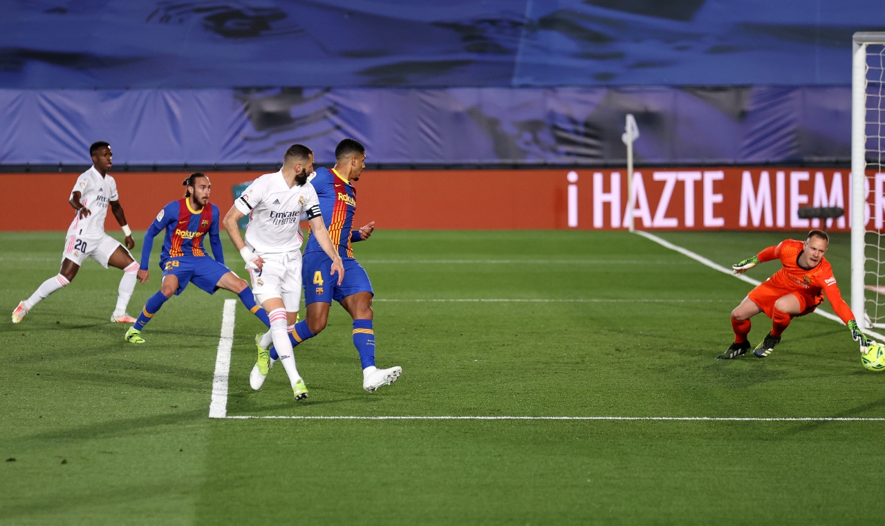 Benzema Real Barcellona gol tacco