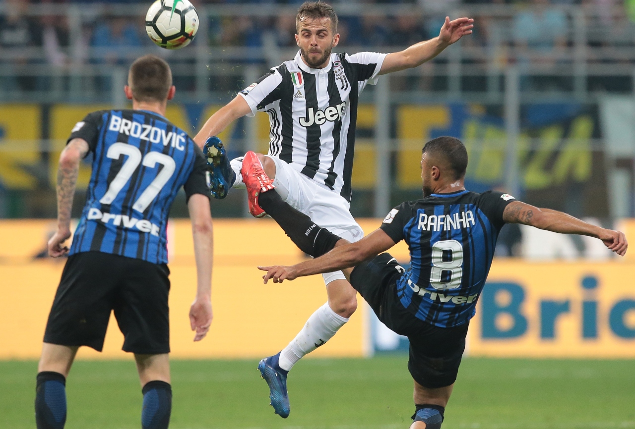 var e ammonizione pjanic