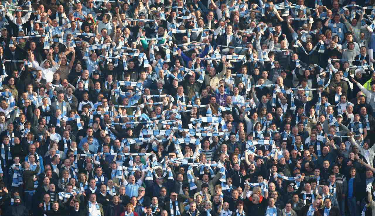 pubblico stadio tifosi