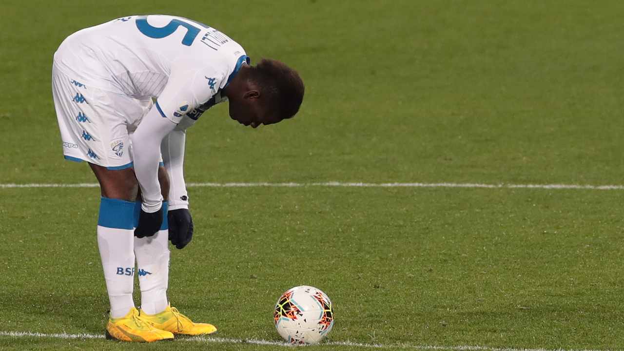 Balotelli inginocchiato - Getty Images