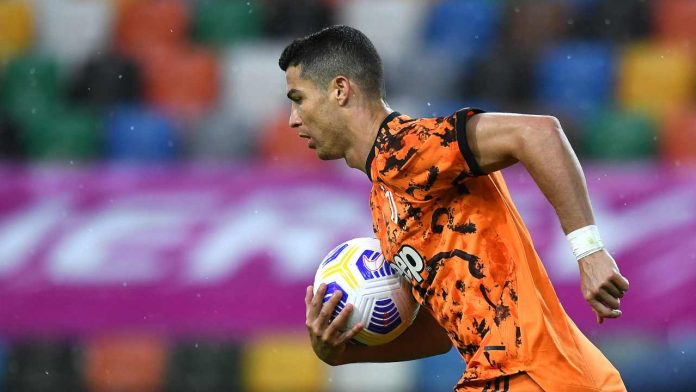 Ronaldo palla GettyImages Ronaldo con pallone - Getty Images