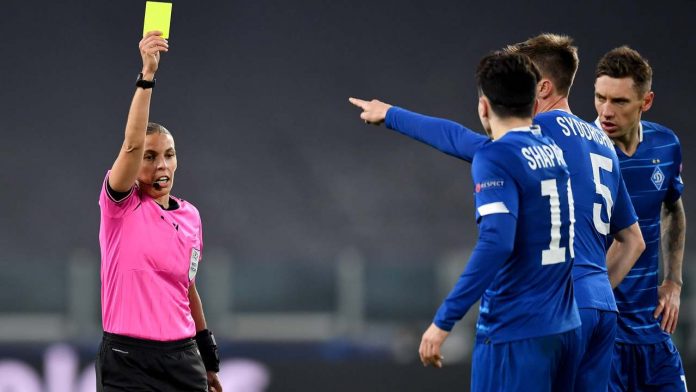 arbitro donna GettyImages Ammonizione - Getty Images