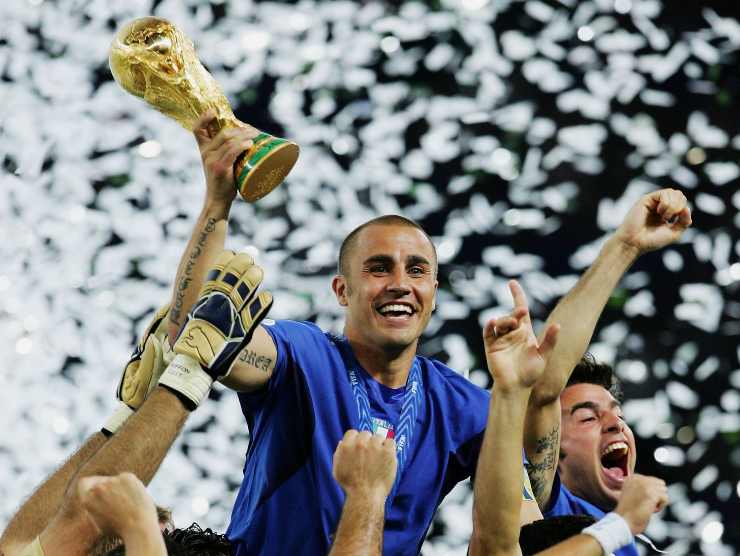 Cannavaro alza la coppa - Getty Images