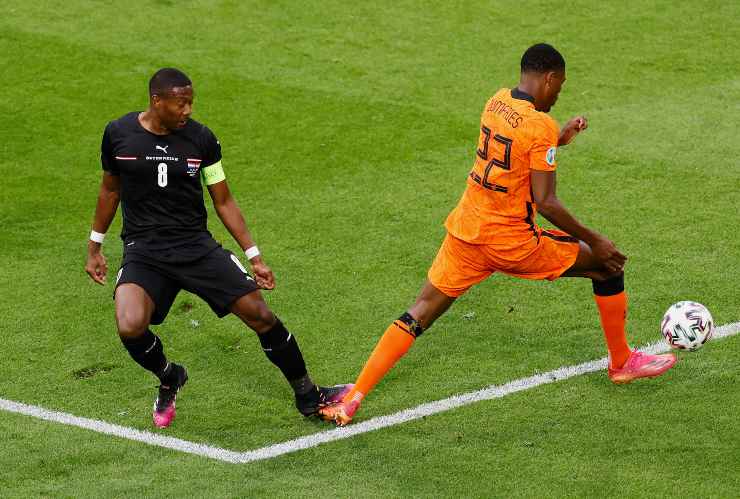 David Alaba in campo con L'Austria