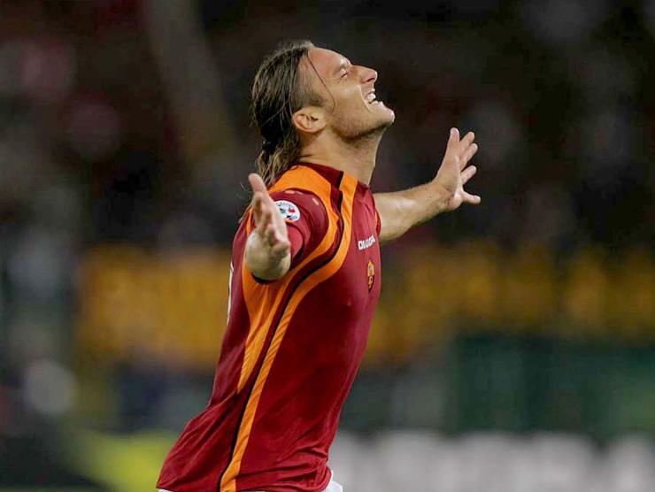 Francesco Totti capelli lunghi