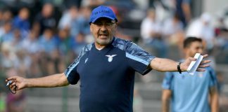 Mercato Lazio, Maurizio Sarri mentre allena