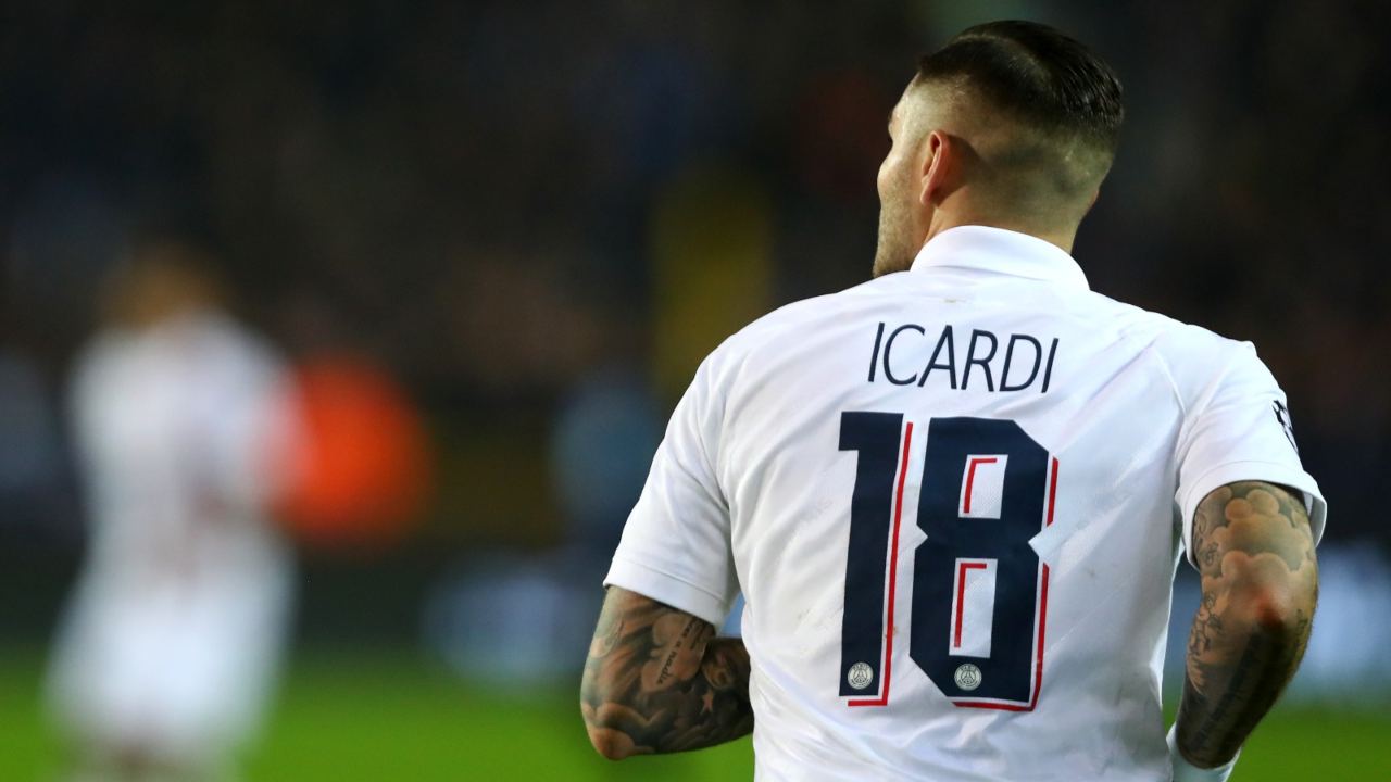 Mauro Icardi di spalle con la maglia del PSg