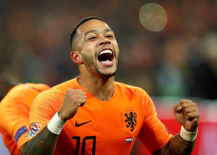 Memphis Depay mentre esulta