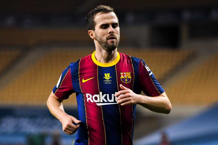 Miralem Pjanic in campo con il Barcellona