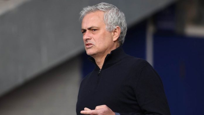 Mourinho accuse sessismo José Mourinho perplesso