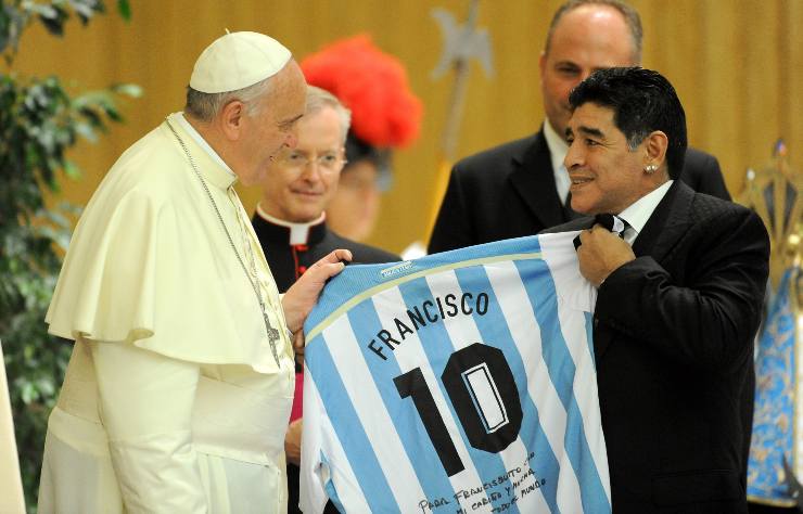 maradona papa francesco 