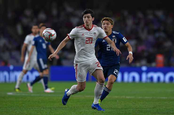 Sardar Azmoun in campo con l'Iran