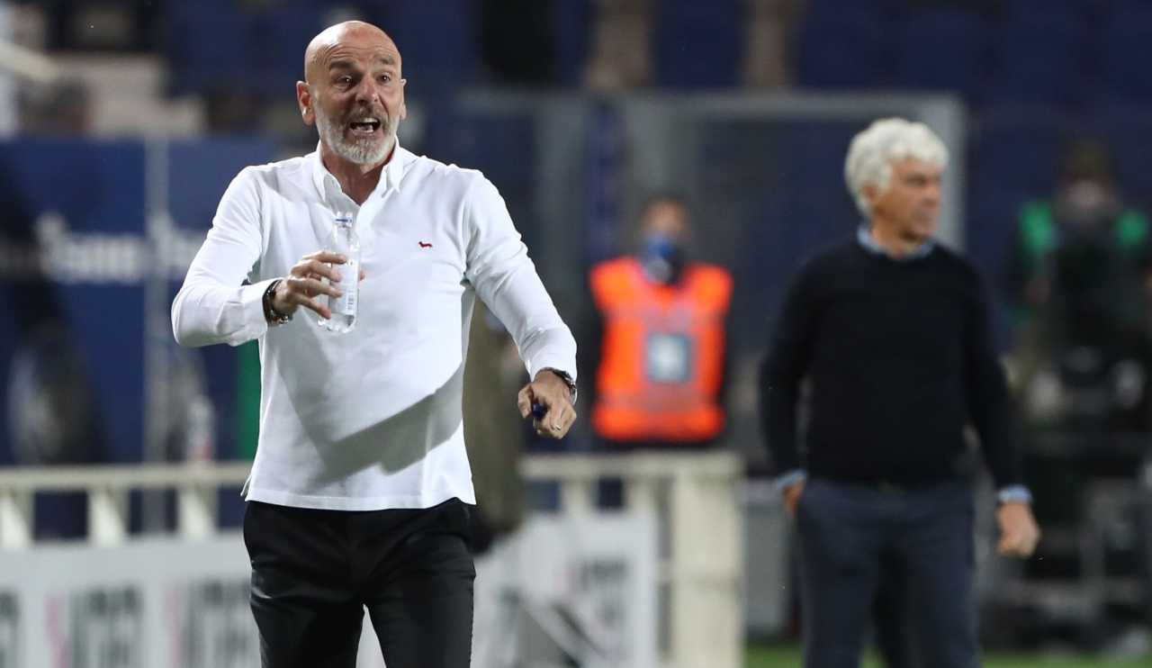 Stefano Pioli mentre da direttive