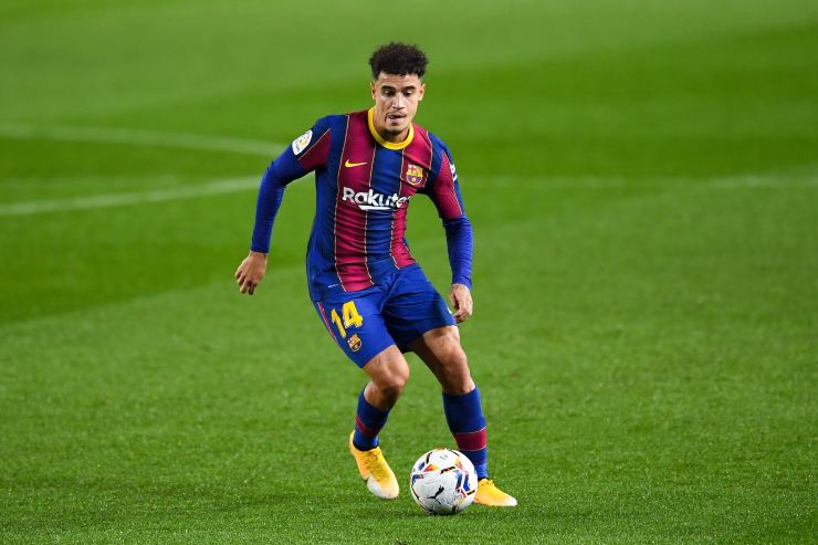 Philippe Coutinho in campo con possesso palla