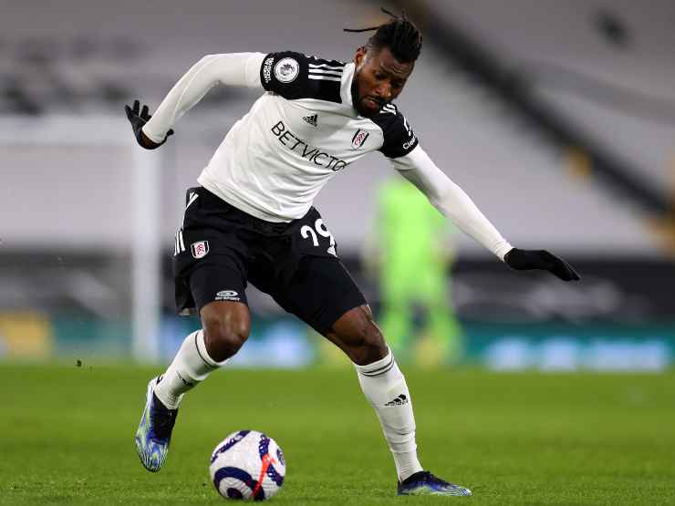 Andre-Frank Zambo Anguissa in campo con il possesso di palla