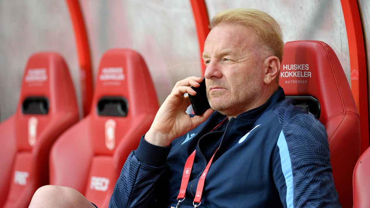 Calciomercato Lazio, Igli Tare al telefono