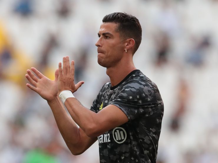 Cristiano Ronaldo saluta i tifosi 