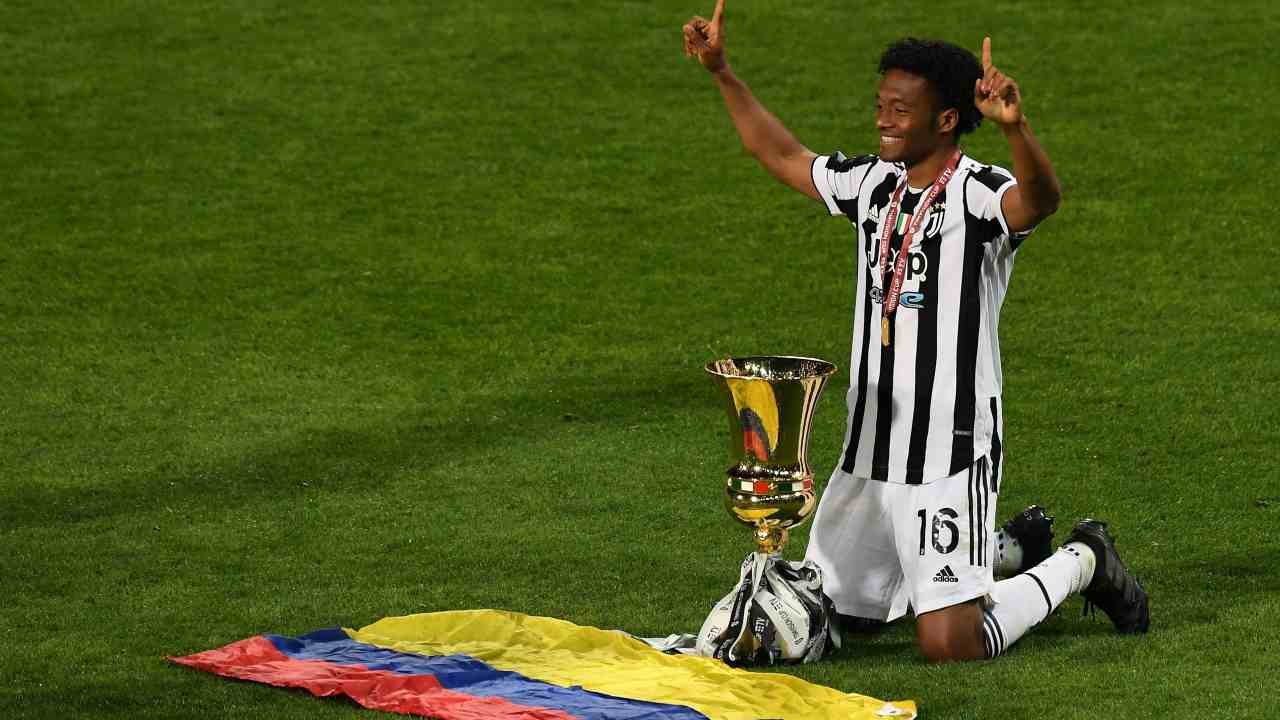 Cuadrado con la Coppa Italia - Getty Images