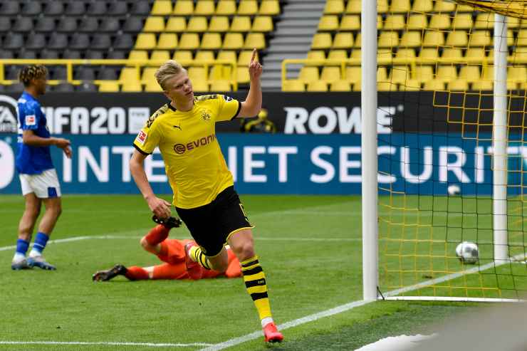 Erling Haaland in campo con il Borussia Dortmund