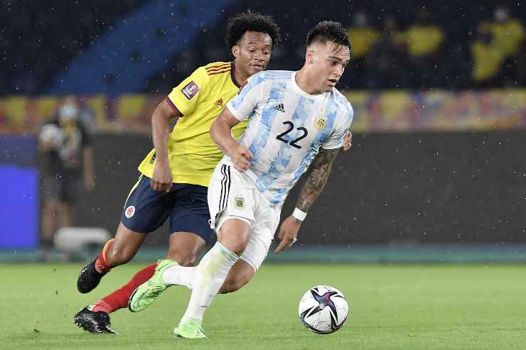 Lautaro Martinez in campo con l'Argentina