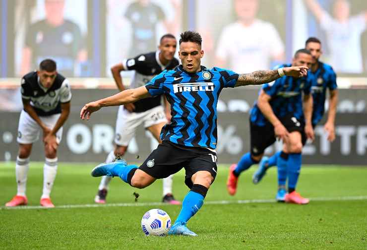 Lautaro Martinez in campo con l'Inter