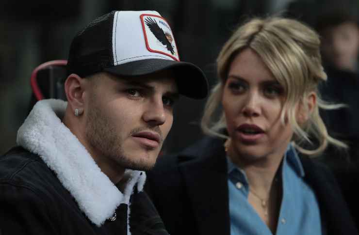 Mauro Icardi e Wanda Nara seduti vicini