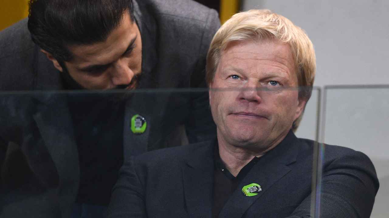 Bayern Monaco, Oliver Kahn seduto in tribuna