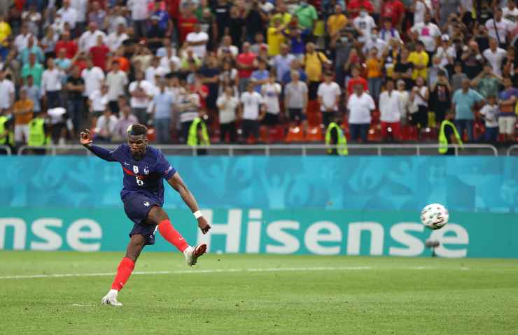 Paul Pogba in campo con la Francia