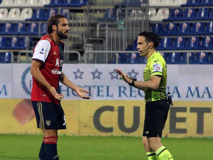 Pavoletti vs arbitro - Getty Images