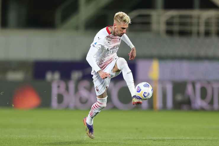 Samuel Castillejo Azuaga in campo con il MIlan