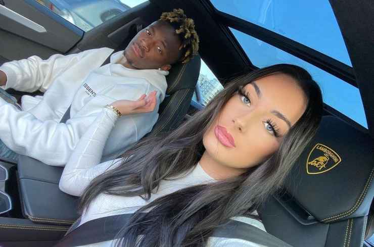 Tammy Abraham e Leah Monroe  in macchina