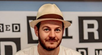 Dalla Champions a Rai 1: chi è Cattelan, showman pazzo per il calcio