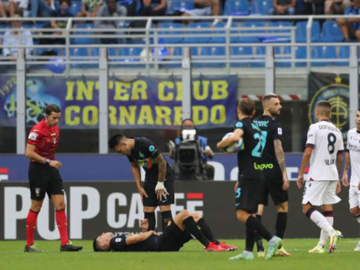 Correa accasciato a terra nella partita di oggi pomeriggio col Bologna