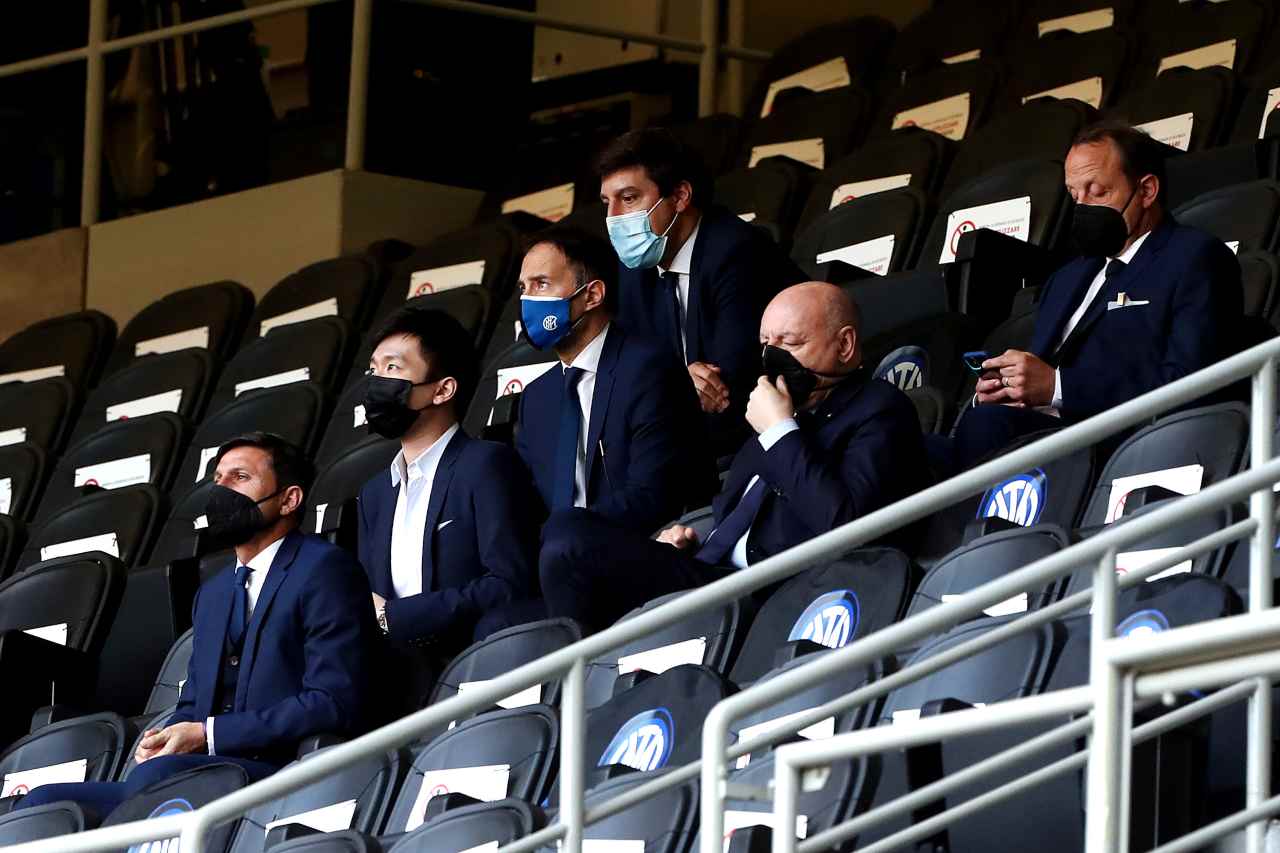 Dirigenza dell'Inter in tribuna