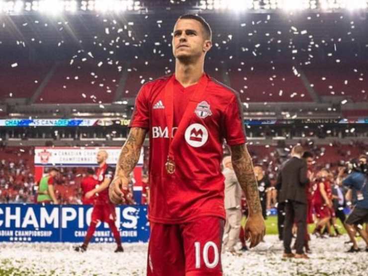 Giovinco dopo aver vinto la Canidian Championship, con il Toronto