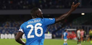 Kalidou Koulibaly di spalle