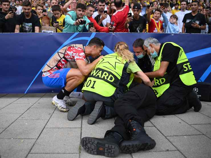 Ronaldo abbatte steward