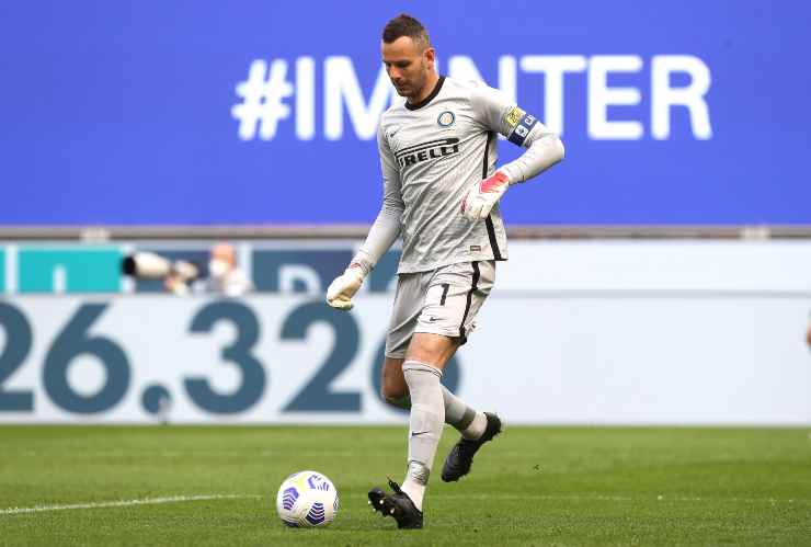 Samir Handanovic in campo con l'Inter